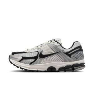 Nike W NIKE ZOOM VOMERO 5 35.5 et 42.5 à 44 à 54.99 €