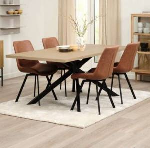 Table 95x200 coloris chêne chaud/noir à 125 €