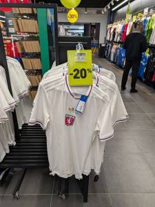 Maillot 75 Ans Olympique Lyonnais - Intersport Lyon Part-Dieu (69) à 80 €