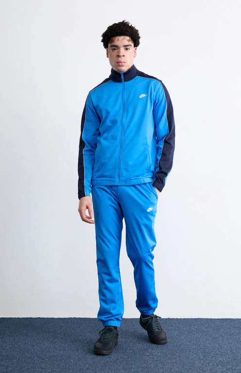 Surevêtment Nike Club - Plusieurs tailles disponibles à 58.45 €