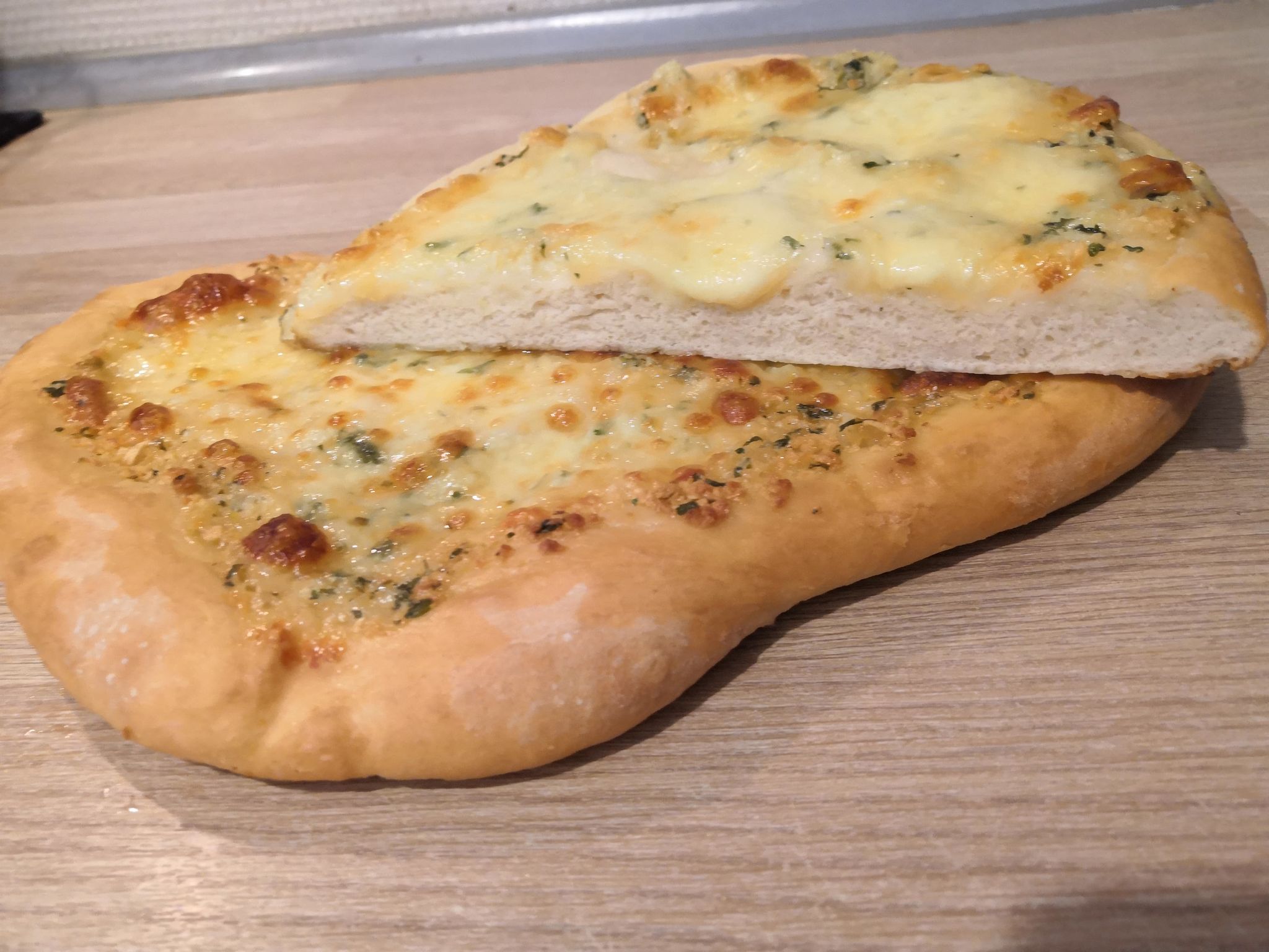 Pain à l'ail et à la mozzarella 