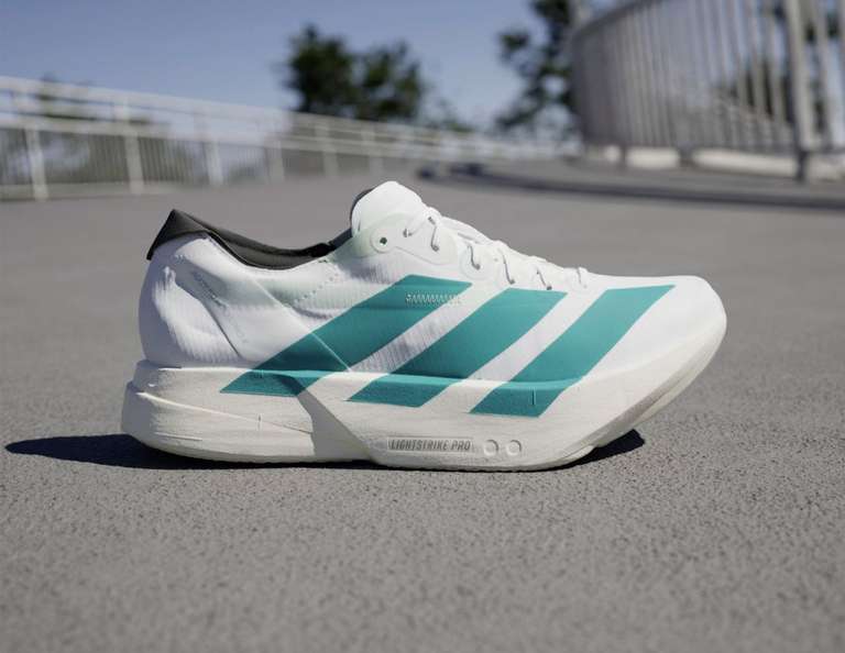 Adidas adios pro 4 à 149.4 €